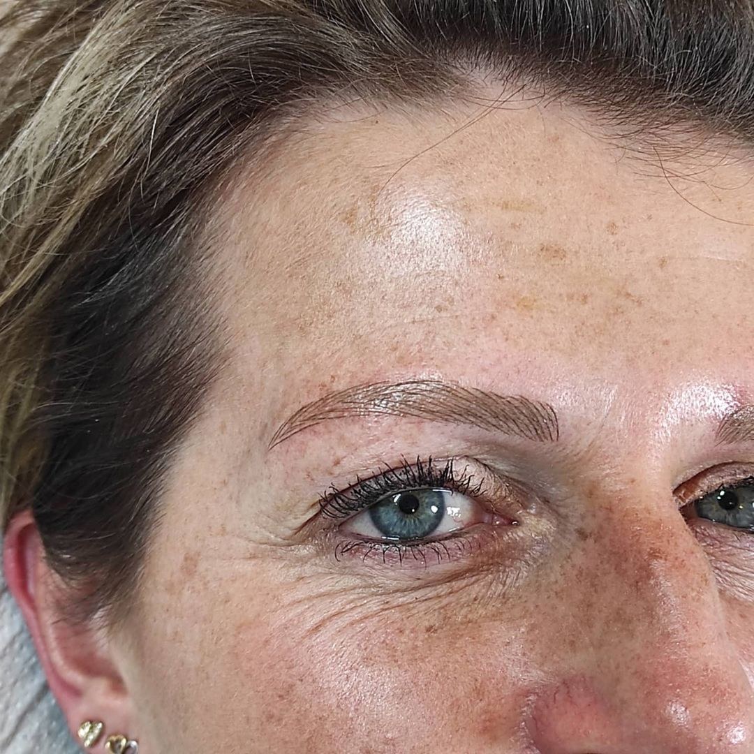 Augenbrauen Microblading bei Rister Medical Beauty