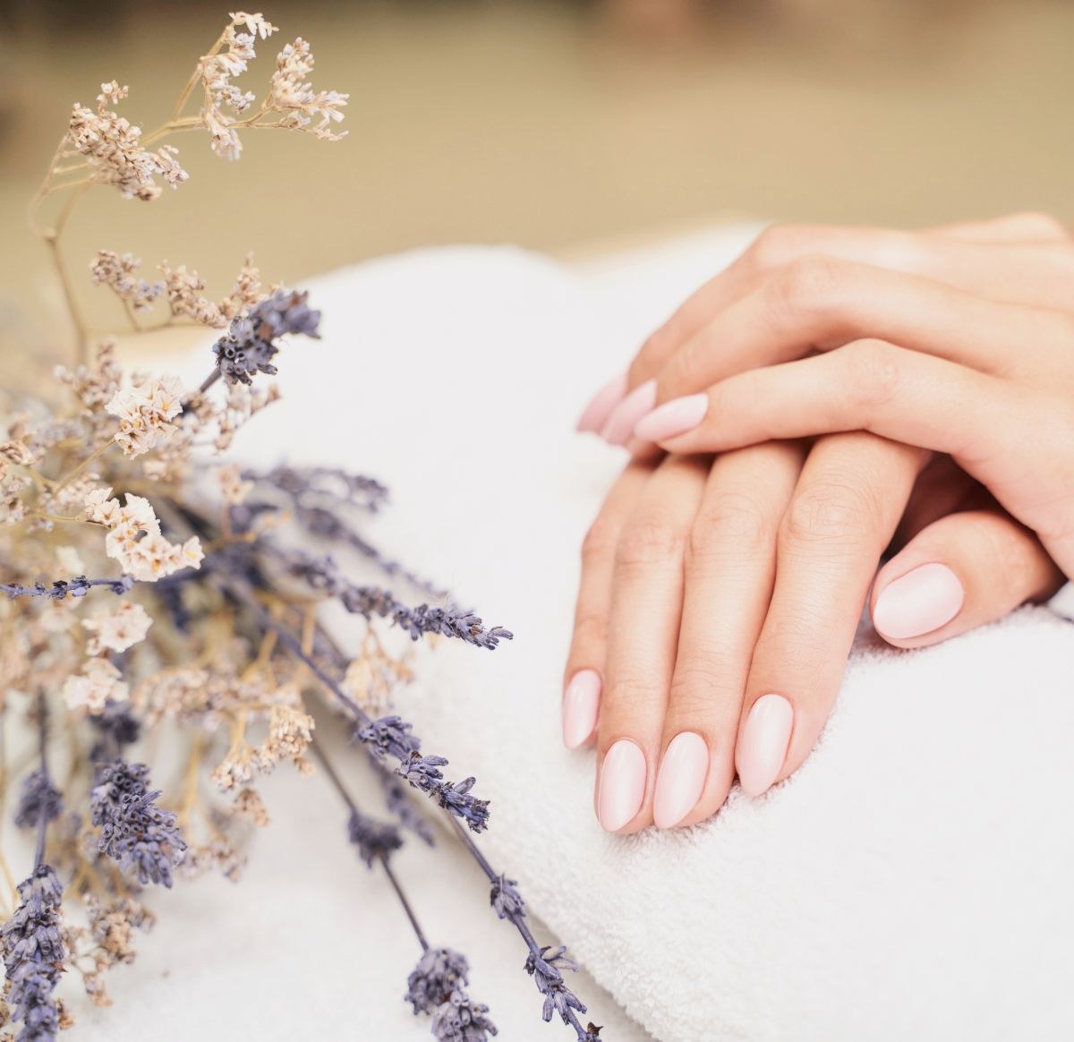 Nageldesign, Fineline Tattoo und Piercing bei Rister Medical Beauty